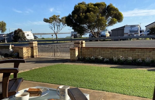 Dalrymple House | Stansbury Holiday Home adjacent to the Caravan Park