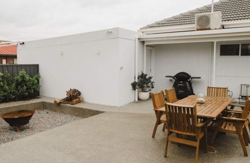 Dalrymple House | Stansbury Holiday Home adjacent to the Caravan Park