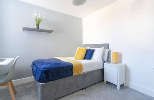 Portsmouth Apartment | Stansted 1 | 6 Bedrooms | 2 and A Half Bath