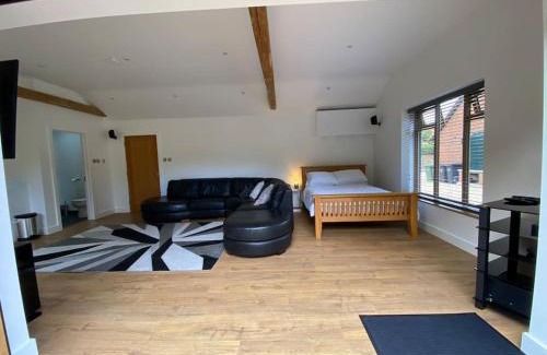 Stansted Apartment | Stansted Airport Luxury Annexe with Parking.