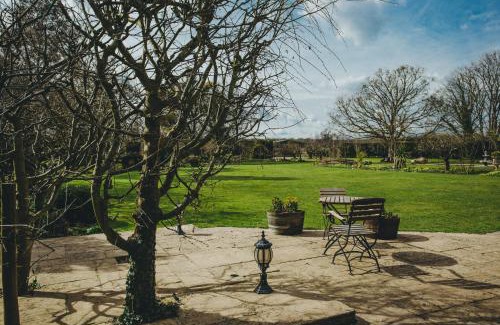 Stanton St Quintin Hotel | Stanton Manor Hotel