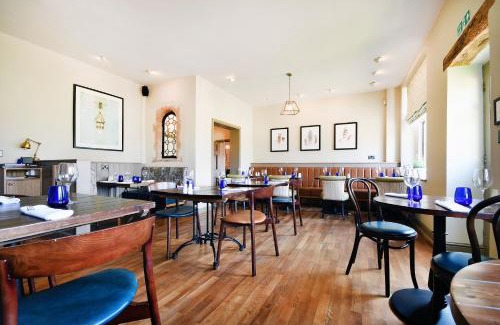 Stanton St Quintin Hotel | Stanton Manor Hotel