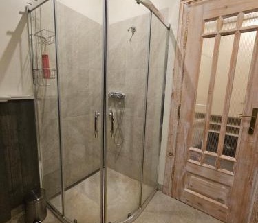 Mala Upa House | Stará škola