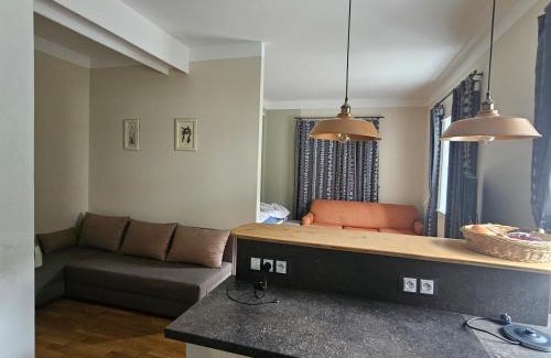 Mala Upa House | Stará škola
