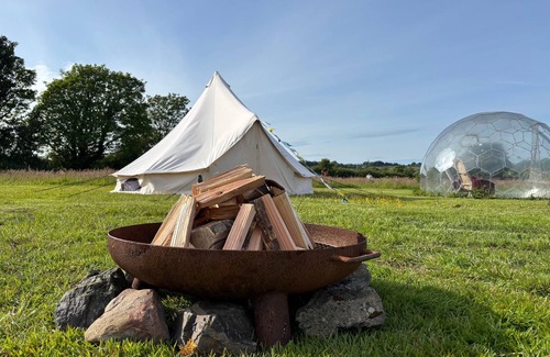 Dwyran Cabin | Star Gazing Cozy Hot Tent with heater and tv