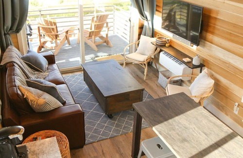 Escalante Apartment | Star Lily: hillside tiny home with fire‑pit