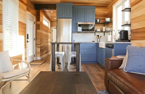 Escalante Apartment | Star Lily: hillside tiny home with fire‑pit