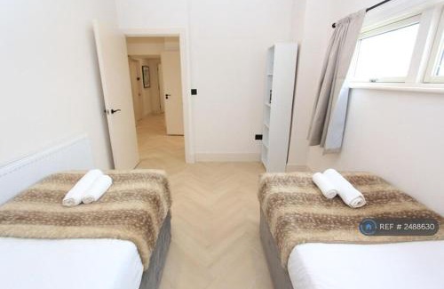 Brondesbury Apartment | Star London Globe House penthouse