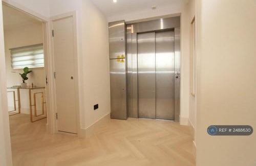 Brondesbury Apartment | Star London Globe House penthouse