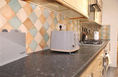 Hendon House | Star London Golders Rise Luxury 4-Bed Oasis with Garden