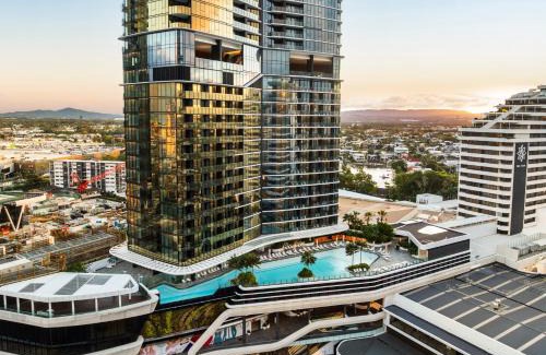 Broadbeach Apartment | Star Residences Tower - Statement Vogue Themed Apartment