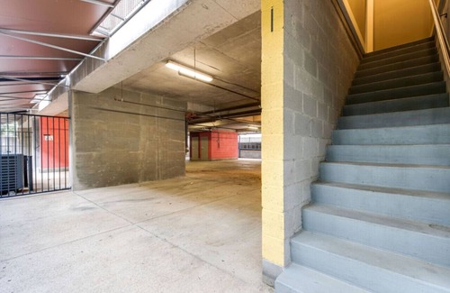 West End Condo | Star Studded - Near Music Row|Free Parking|Private Balcony|Historic Neighborhood