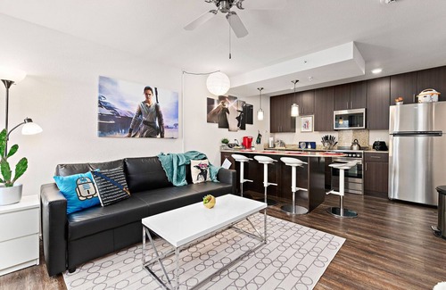 Prairie Village Apartment | ★✪Star Wars✪KING BD✪No Stairs!✪Fast Wifi✪Dedicated Covered Parking✪★