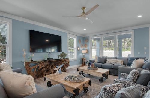 Tang-O-Mar House | Starboard Side by Newman-Dailey