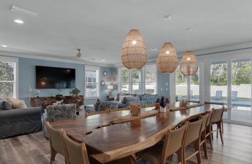 Tang-O-Mar House | Starboard Side by Newman-Dailey