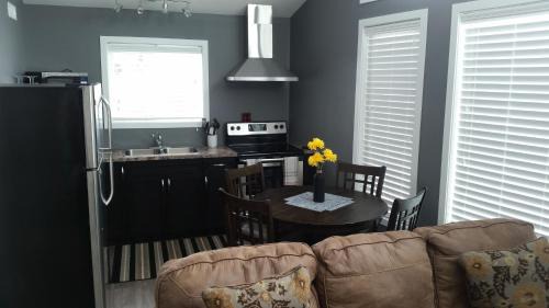 Pincher Creek Hotel | Stardust Inn and Chalets