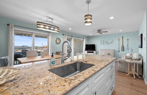 Harbor Oaks House | Starfish Cove- Amazing Bayfront Condo! Short Term and Long-Term Rentals