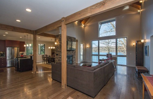 Oakland House | Stargazer | Phenomenal Lakefront Views!