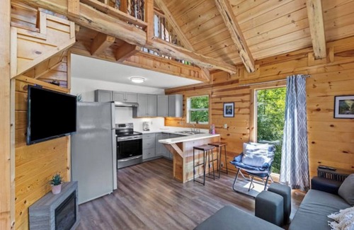 Stanton Cabin | Stargazer - Rooftop + Hot Tub + Walk to Red River