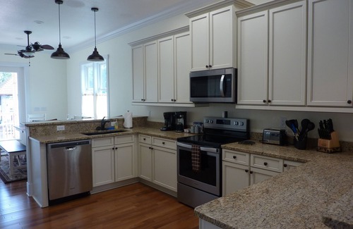Steinhatchee House | Stargazer - Steinhatchee Landings, Sleeps 10nCottage is directly behind the pool