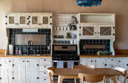 Petaca House | Stargazing Earthship Retreat in Taos with Outdoor Fire Pit - sleeps 6!