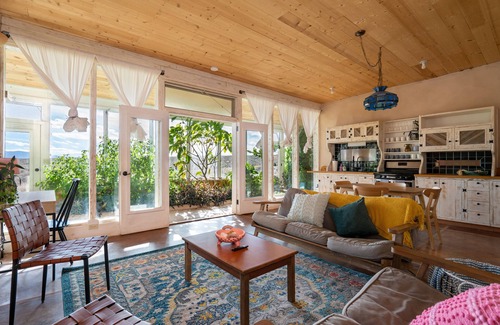 Petaca House | Stargazing Earthship Retreat in Taos with Outdoor Fire Pit - sleeps 6!