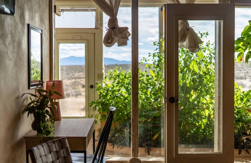Petaca House | Stargazing Earthship Retreat in Taos with Outdoor Fire Pit - sleeps 6!