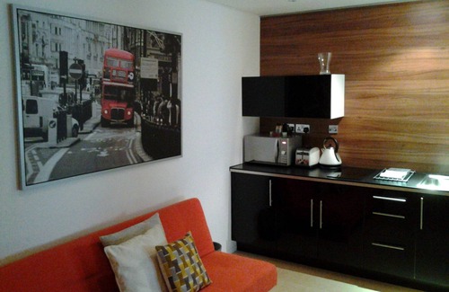 Bishopsgate Apartment | Stark Studio at Room Home Stay