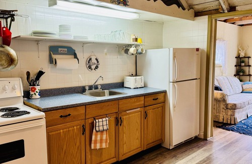 Leeds and the Thousand Islands Cabin | Starlight Cabin on Charleston Lake