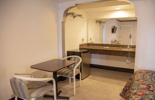 Mid City Hotel | Starlight Inn La Brea