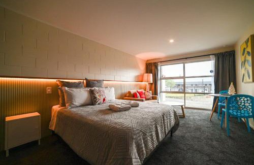 Lake Tekapo House | Starlight Lakeview Vista - 5BR Hideaway & Hot Tub