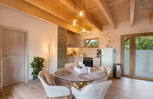 Guldengossa Apartment | Starlight Magic – Deluxe Apartment with 2 Bathrooms & Star View