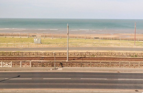 Bispham Apartment | STARLIGHT SUITE, country holiday cottage in Bispham
