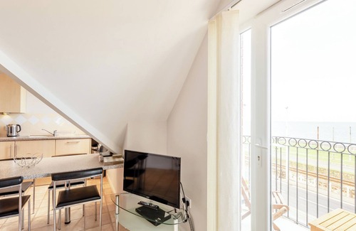 Bispham Apartment | STARLIGHT SUITE, country holiday cottage in Bispham