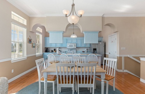 South Padre Island House | Starlight Villa - Luxe patio kitchen;Private pool;1/2 block to beach