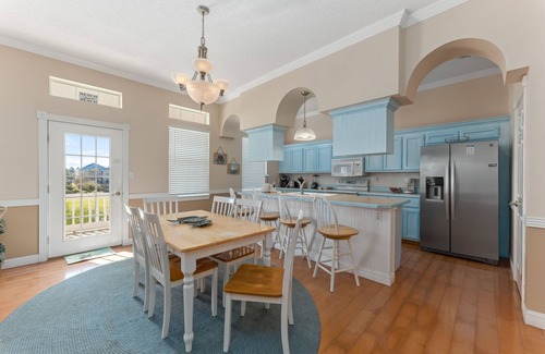 South Padre Island House | Starlight Villa - Luxe patio kitchen;Private pool;1/2 block to beach