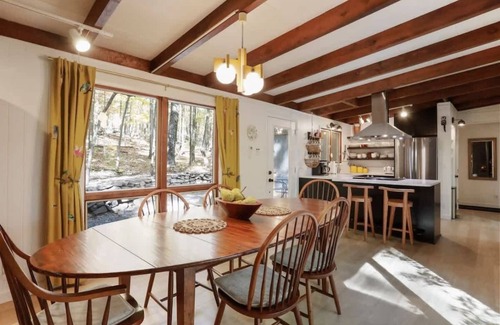 Berkeley Springs Cabin | Starling House- Private Hot Tub