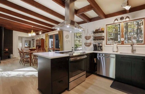 Berkeley Springs Cabin | Starling House- Private Hot Tub