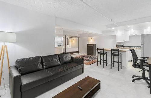 Downtown Seattle Apartment | Starlit Cozy Studio in Elektra with Roof Decks