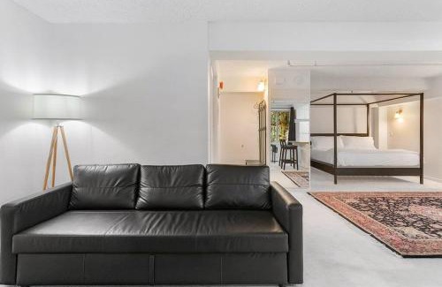 Downtown Seattle Apartment | Starlit Cozy Studio in Elektra with Roof Decks