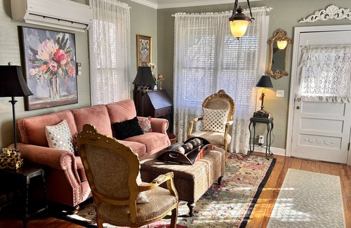 Eureka Springs Historic District House | Starry Night Cottage on Spring Street in Historic Downtown Eureka Springs!