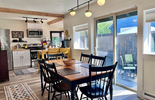 Winthrop House | Starry Night Retreat! Dog Friendly and One Block Above Downtown Winthrop!