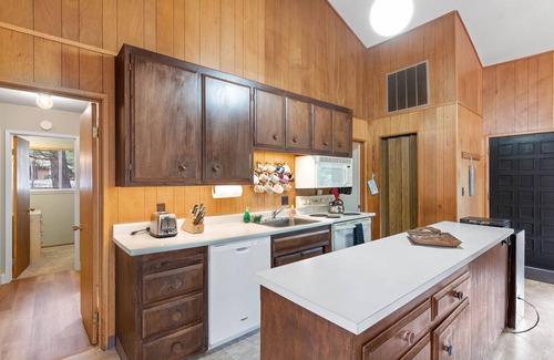 Tahoe Sierra Estates House | Starry Skies - West Shore Cabin. Walk to Private Beach. DOG OK