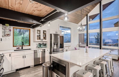 Black Hawk House | Starry Summit 4WD Oasis