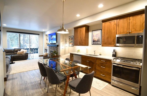McCall House | Stars over Silverpine - Downtown McCall - Walk to Payette Lake - Garage - WiFi