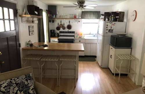 Geneva-on-the-Lake Cottage | Starshine Cottage - Geneva on the Lake - Renovated and Ready to Rent