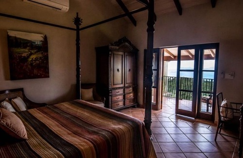 Estate Glucksberg and Grunwald House | STARSTRUCK VILLA: , SUNSET OCEAN VIEWS, 4 MASTER SUITES, POOL, HOT TUB!