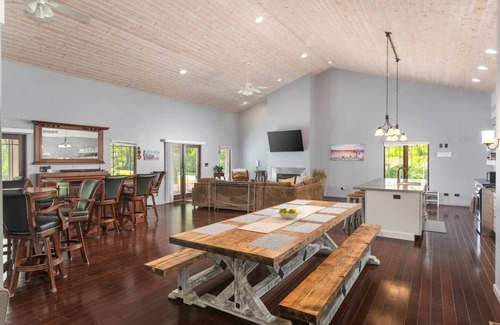Ottawa House | Starved Rock Retreat- 5 min from State Parks!