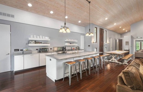Ottawa House | Starved Rock Retreat- 5 min from State Parks!