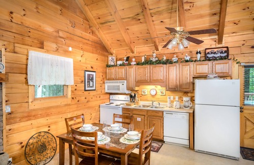 Gatlinburg - Pigeon Forge Cabin | Starwood Cabin! Stay at Starwood Cabin and enjoy the best of privacy and comfort